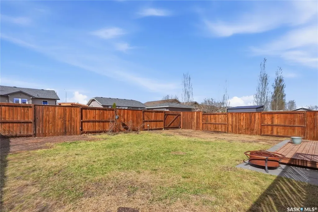 817 Columbia Way Martensville SK S0K 0A2