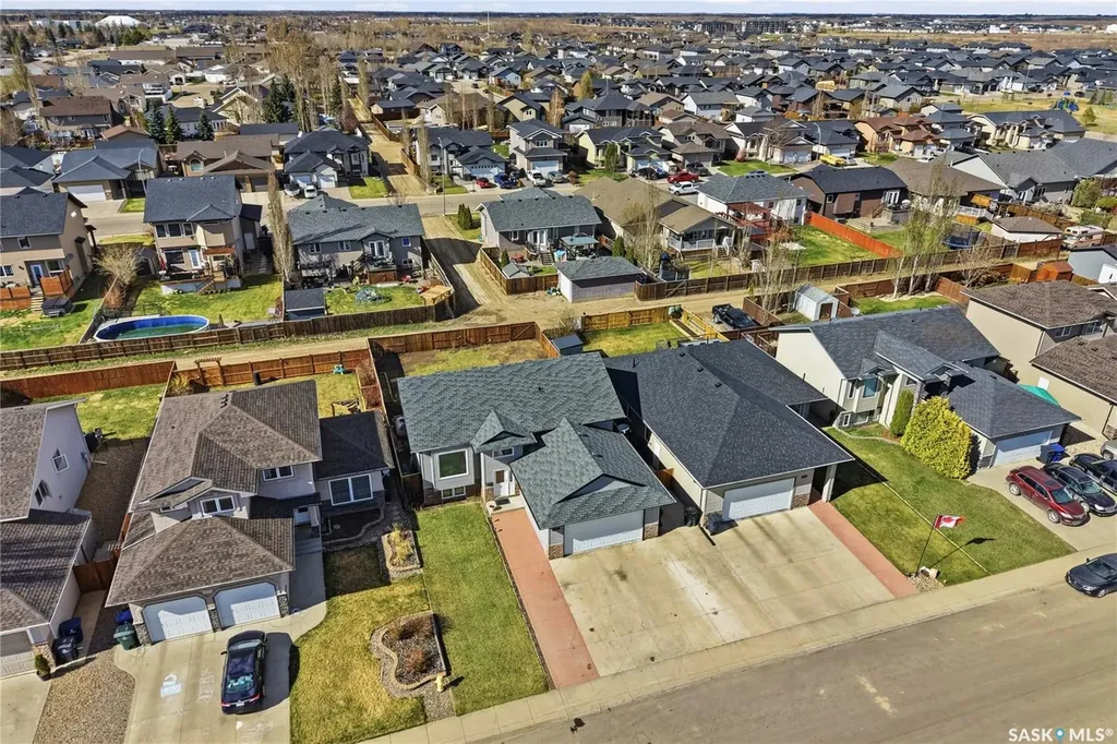 817 Columbia Way Martensville SK S0K 0A2