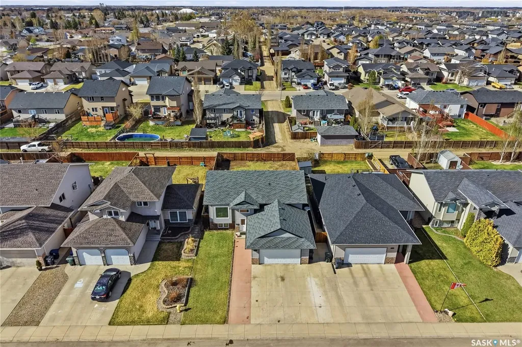 817 Columbia Way Martensville SK S0K 0A2
