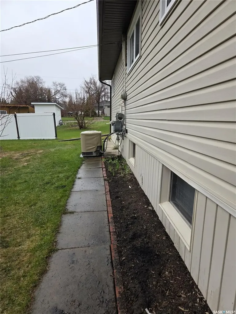 249 Sixth Street NE Wadena SK S0A 4J0