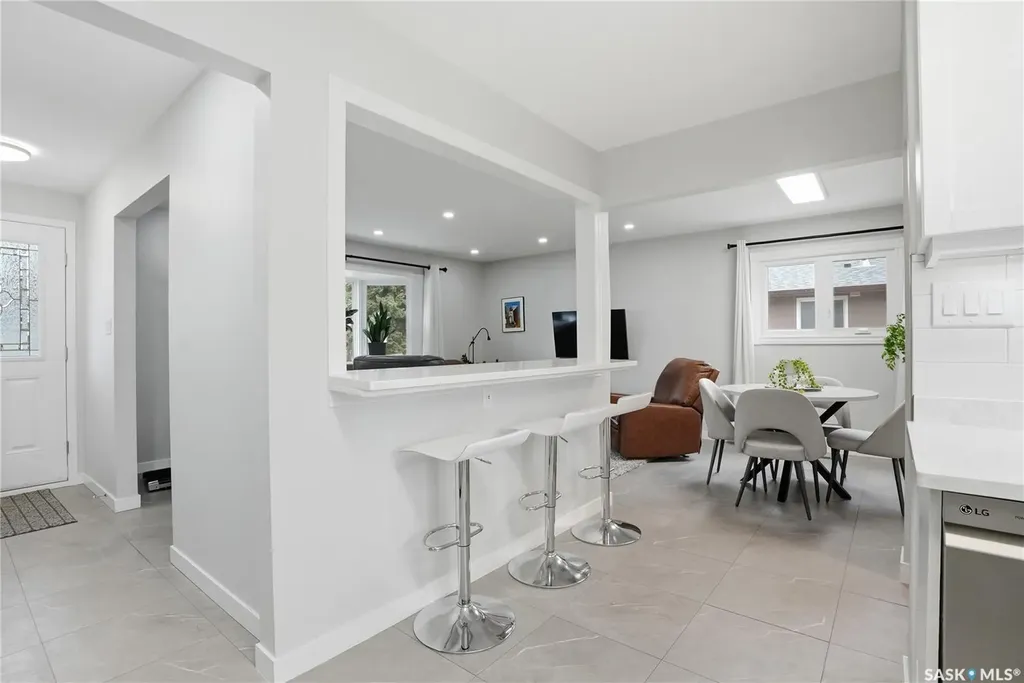 1646 East Heights Saskatoon SK S7J 3B7