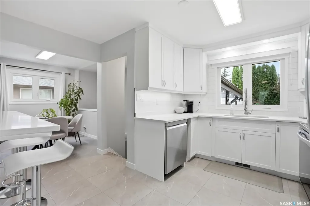 1646 East Heights Saskatoon SK S7J 3B7