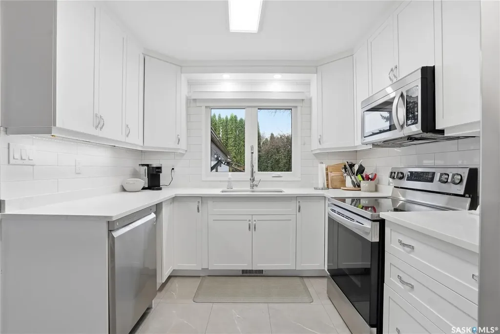 1646 East Heights Saskatoon SK S7J 3B7