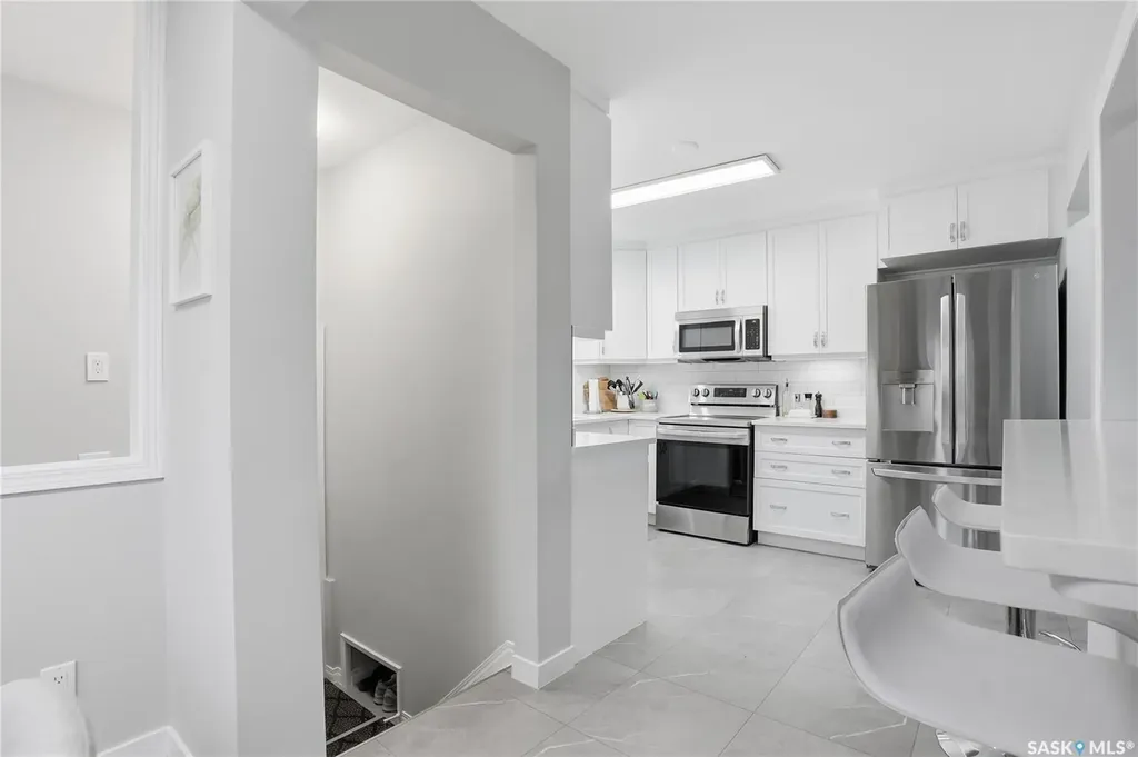 1646 East Heights Saskatoon SK S7J 3B7