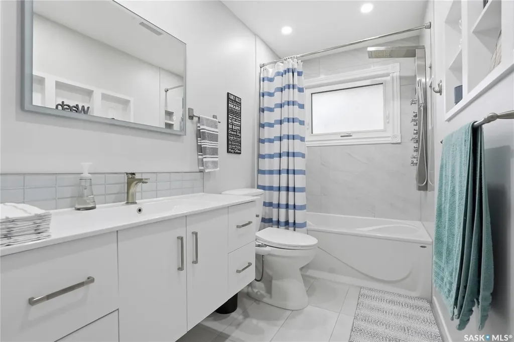 1646 East Heights Saskatoon SK S7J 3B7