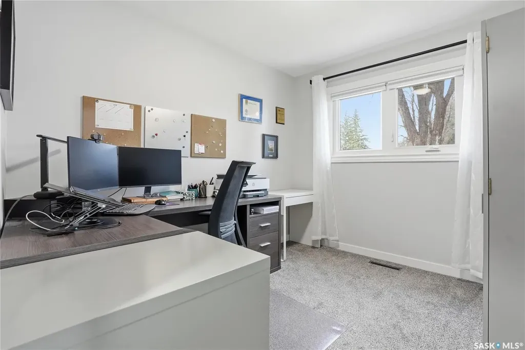 1646 East Heights Saskatoon SK S7J 3B7
