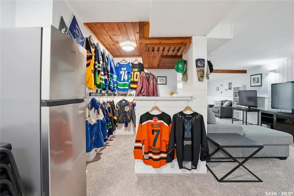 1646 East Heights Saskatoon SK S7J 3B7
