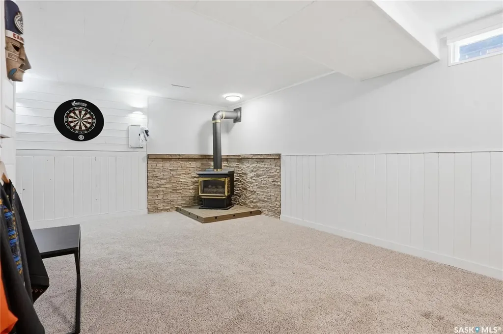 1646 East Heights Saskatoon SK S7J 3B7