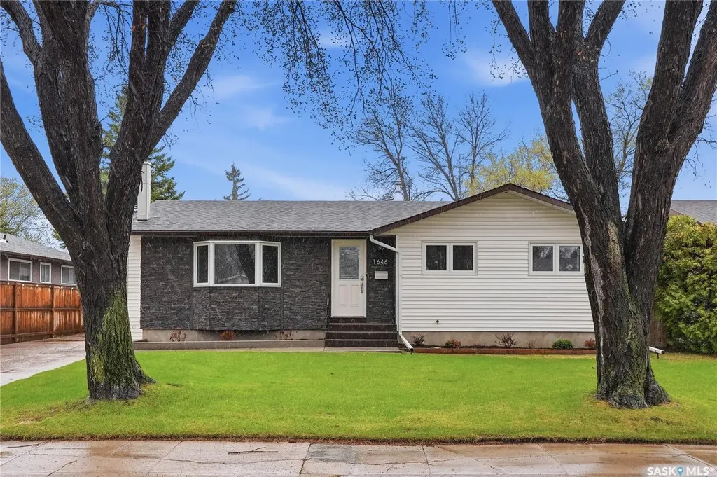 1646 East Heights Saskatoon SK S7J 3B7