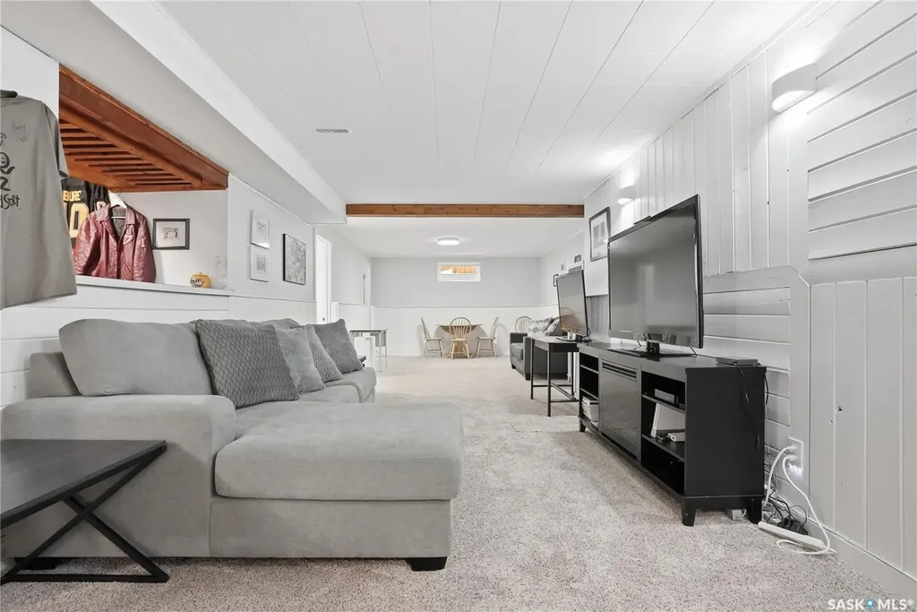 1646 East Heights Saskatoon SK S7J 3B7