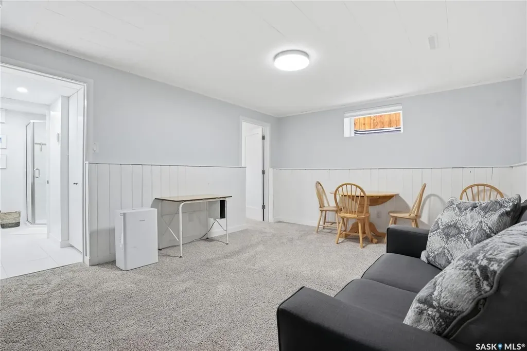 1646 East Heights Saskatoon SK S7J 3B7