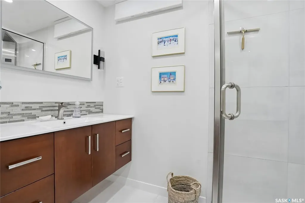 1646 East Heights Saskatoon SK S7J 3B7