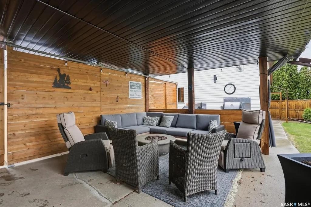 1646 East Heights Saskatoon SK S7J 3B7