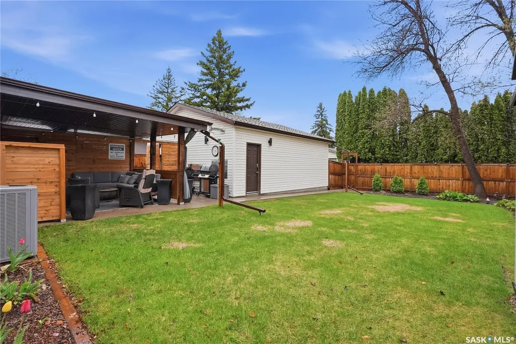 1646 East Heights Saskatoon SK S7J 3B7
