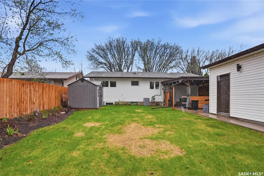 1646 East Heights Saskatoon SK S7J 3B7
