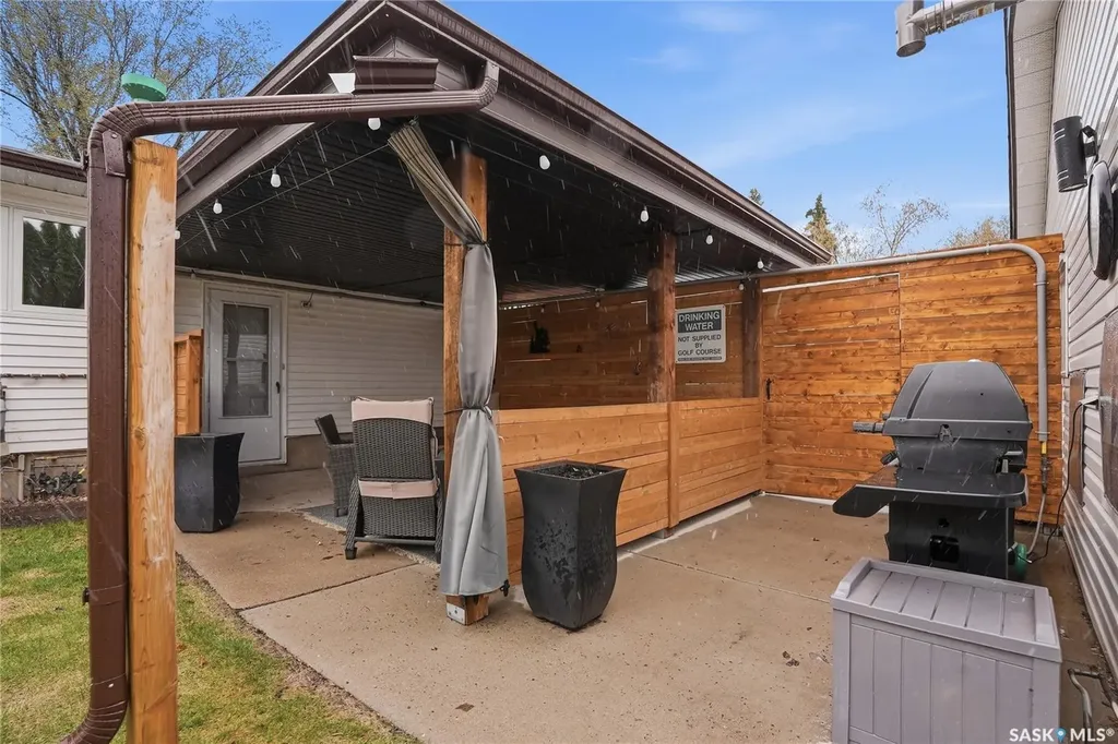 1646 East Heights Saskatoon SK S7J 3B7