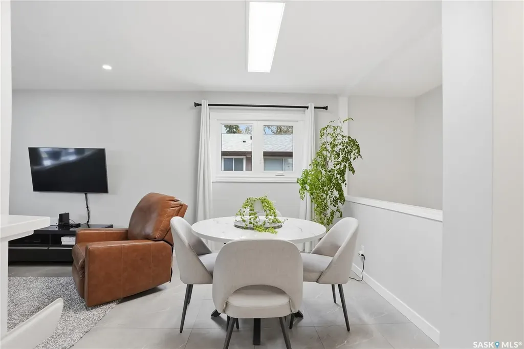 1646 East Heights Saskatoon SK S7J 3B7