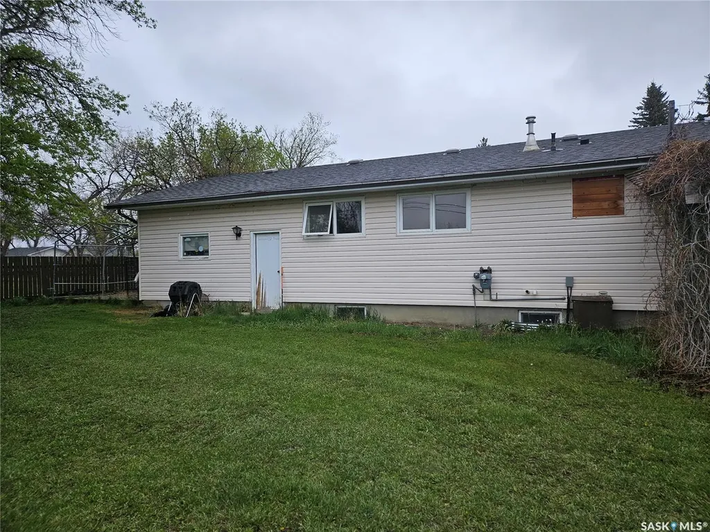 1204 North Railway Street E Swift Current SK S9H 1E7
