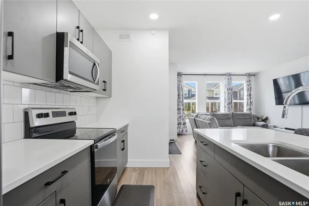 187 Rosewood Boulevard E Saskatoon SK S7V 0X2