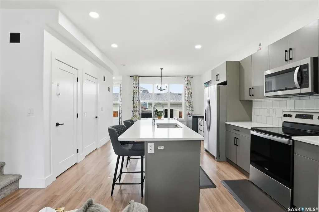 187 Rosewood Boulevard E Saskatoon SK S7V 0X2