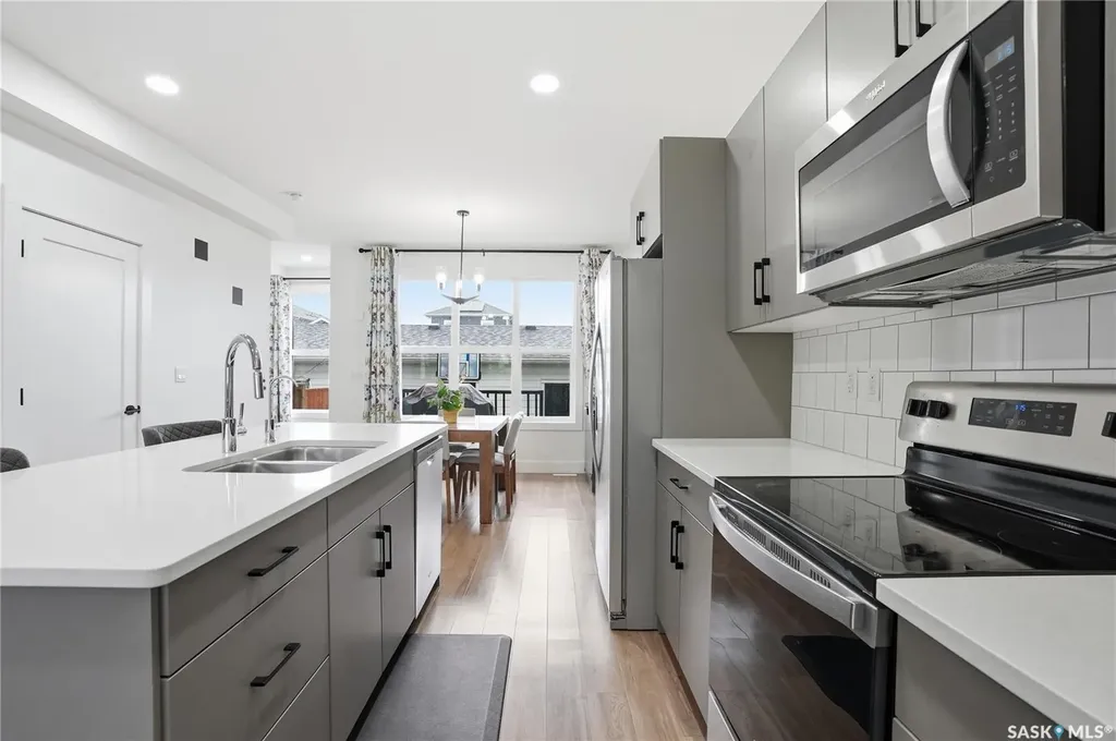 187 Rosewood Boulevard E Saskatoon SK S7V 0X2