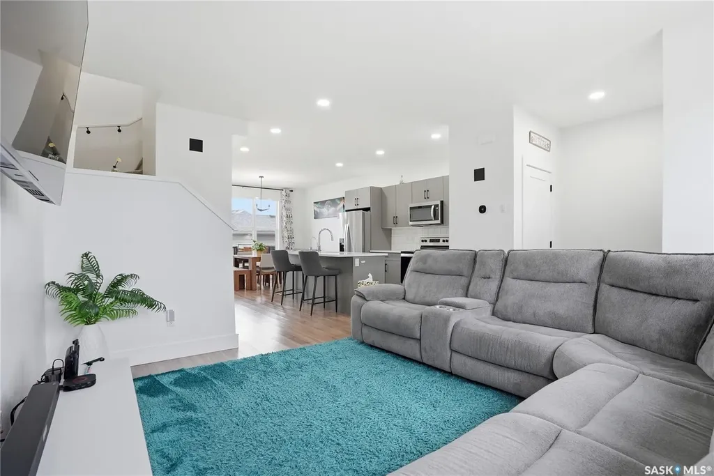 187 Rosewood Boulevard E Saskatoon SK S7V 0X2