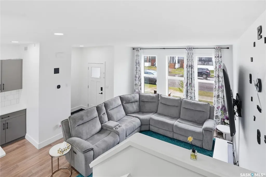 187 Rosewood Boulevard E Saskatoon SK S7V 0X2