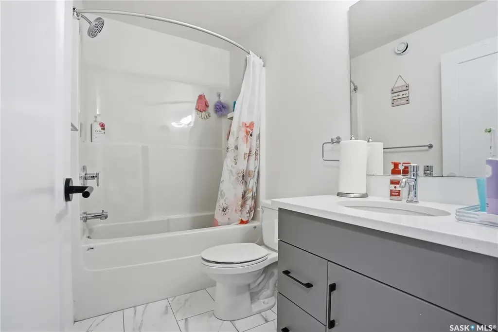 187 Rosewood Boulevard E Saskatoon SK S7V 0X2
