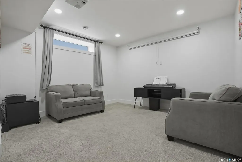 187 Rosewood Boulevard E Saskatoon SK S7V 0X2