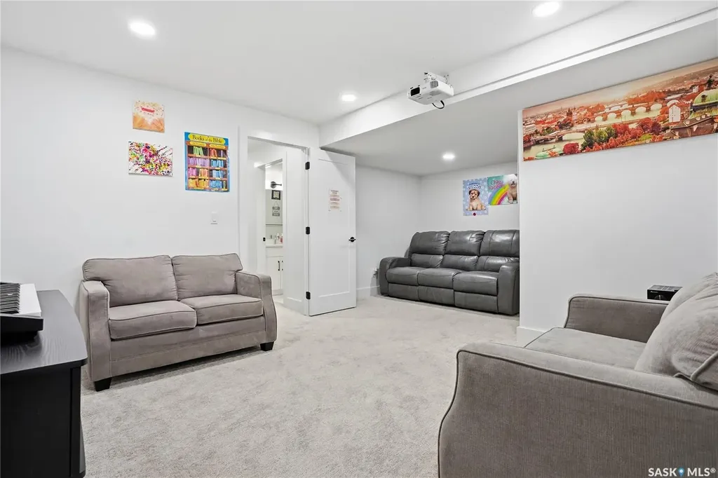 187 Rosewood Boulevard E Saskatoon SK S7V 0X2