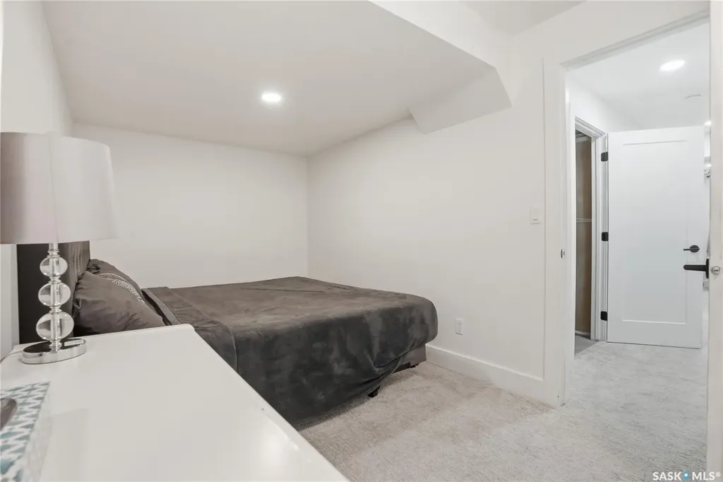 187 Rosewood Boulevard E Saskatoon SK S7V 0X2
