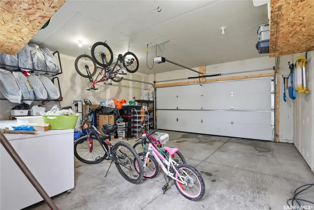 187 Rosewood Boulevard E Saskatoon SK S7V 0X2