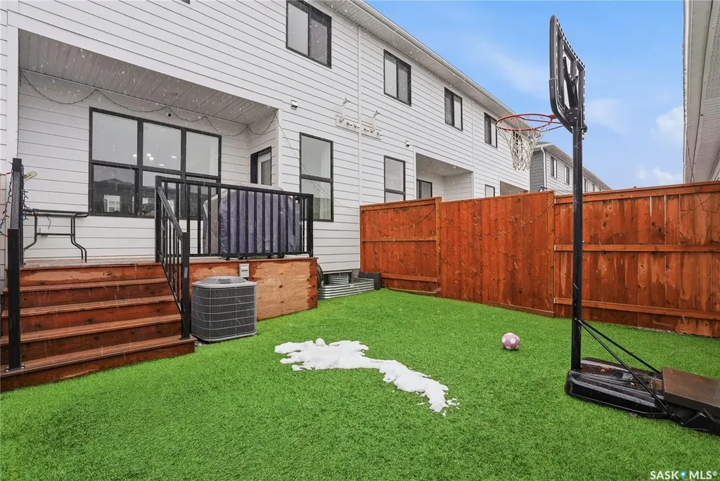 187 Rosewood Boulevard E Saskatoon SK S7V 0X2