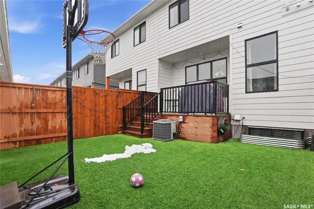 187 Rosewood Boulevard E Saskatoon SK S7V 0X2