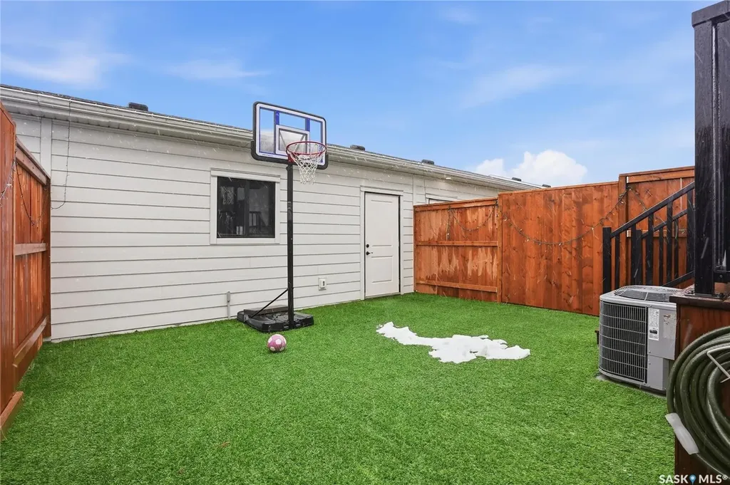 187 Rosewood Boulevard E Saskatoon SK S7V 0X2