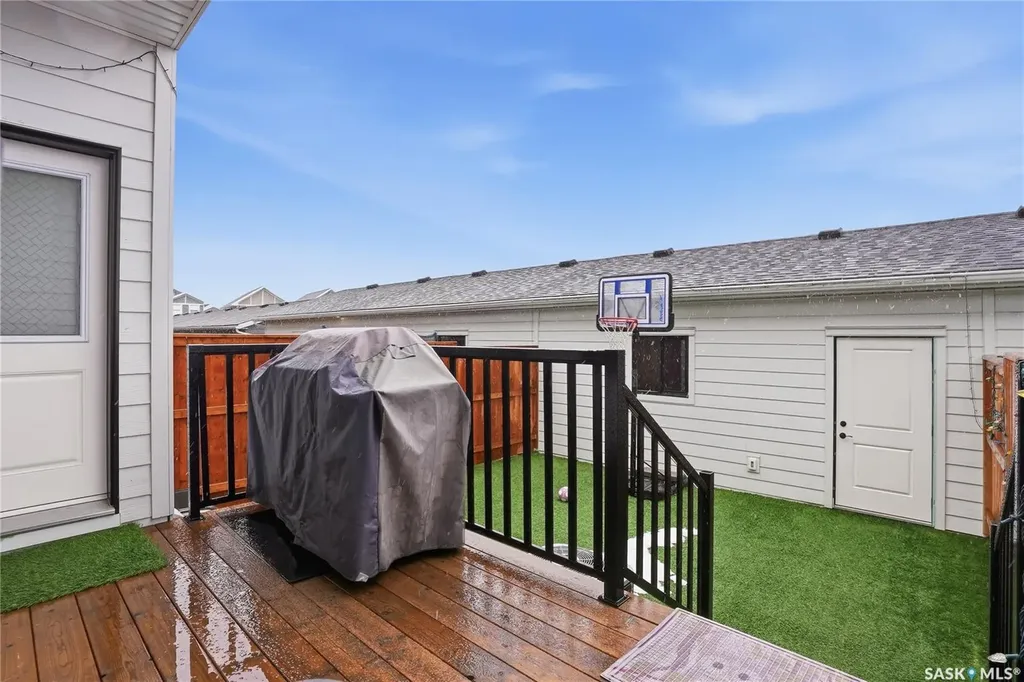187 Rosewood Boulevard E Saskatoon SK S7V 0X2
