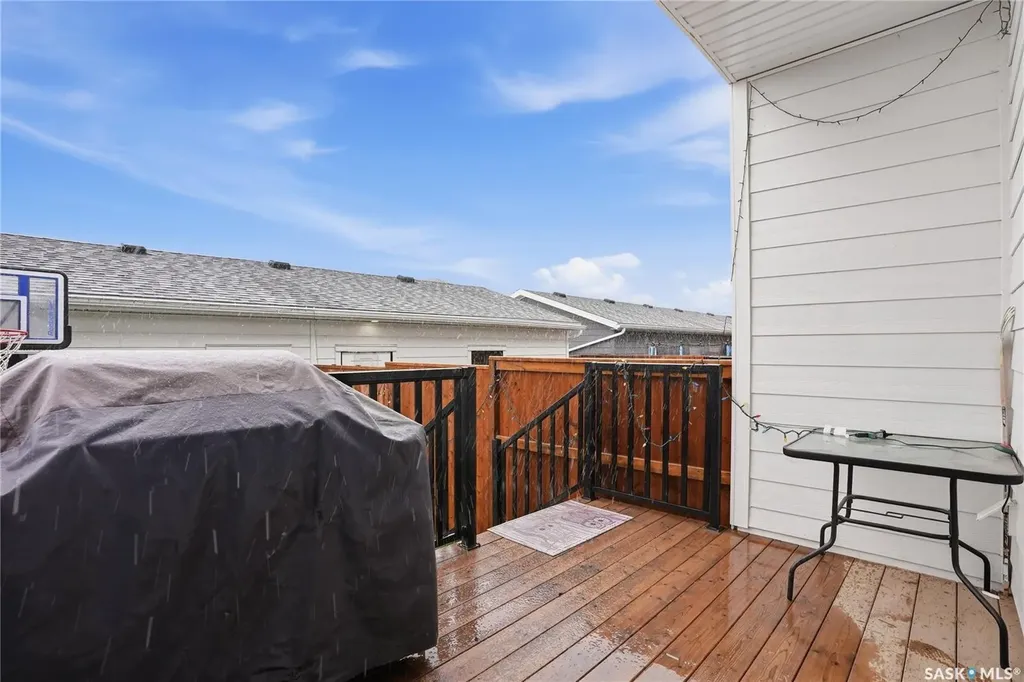 187 Rosewood Boulevard E Saskatoon SK S7V 0X2