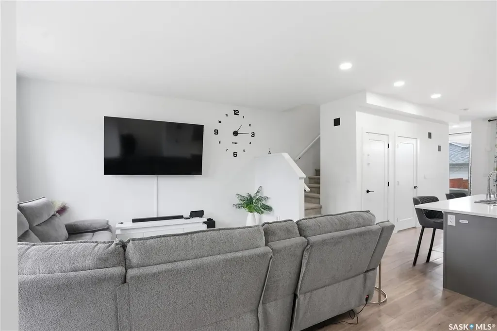 187 Rosewood Boulevard E Saskatoon SK S7V 0X2