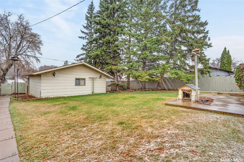 334 25th Street W Prince Albert SK S6V 5P6