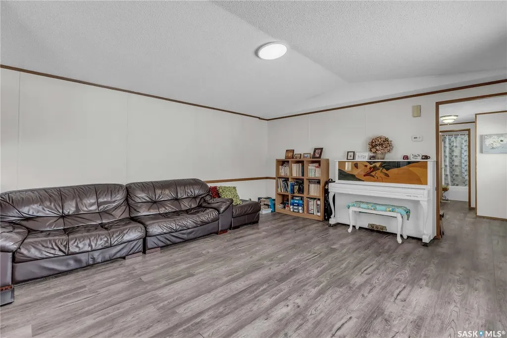 208 Tyvan Street Francis SK S0G 1V0