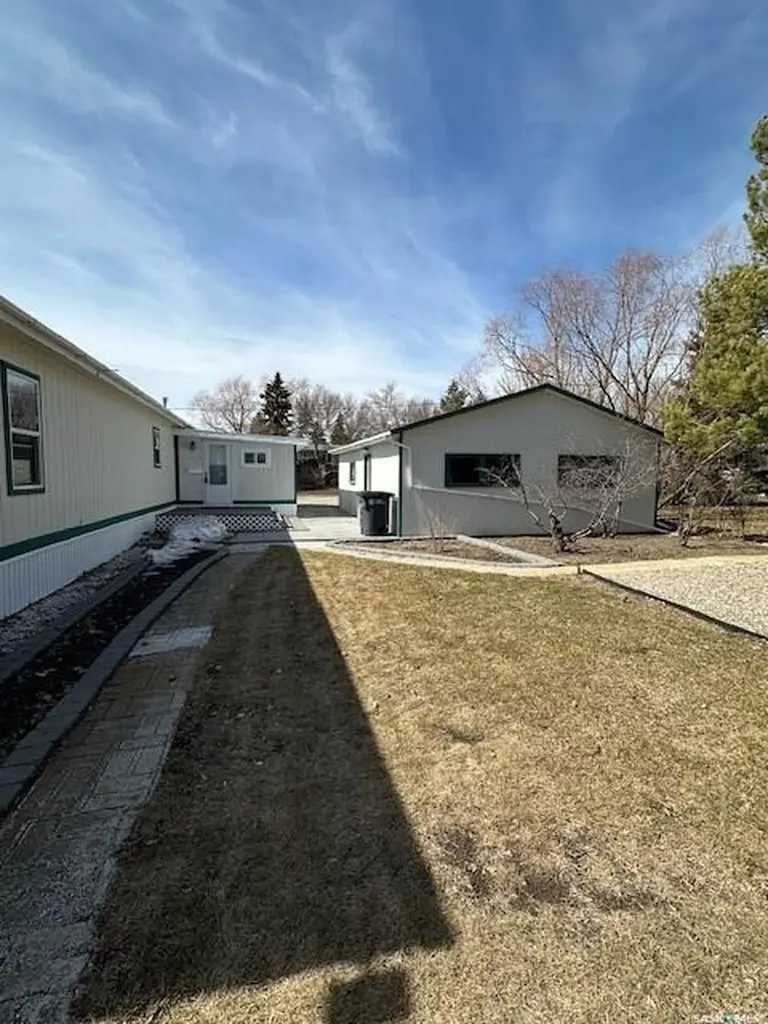 208 Tyvan Street Francis SK S0G 1V0