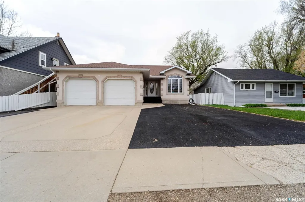1054 Monk Avenue Moose Jaw SK S6H 4E4