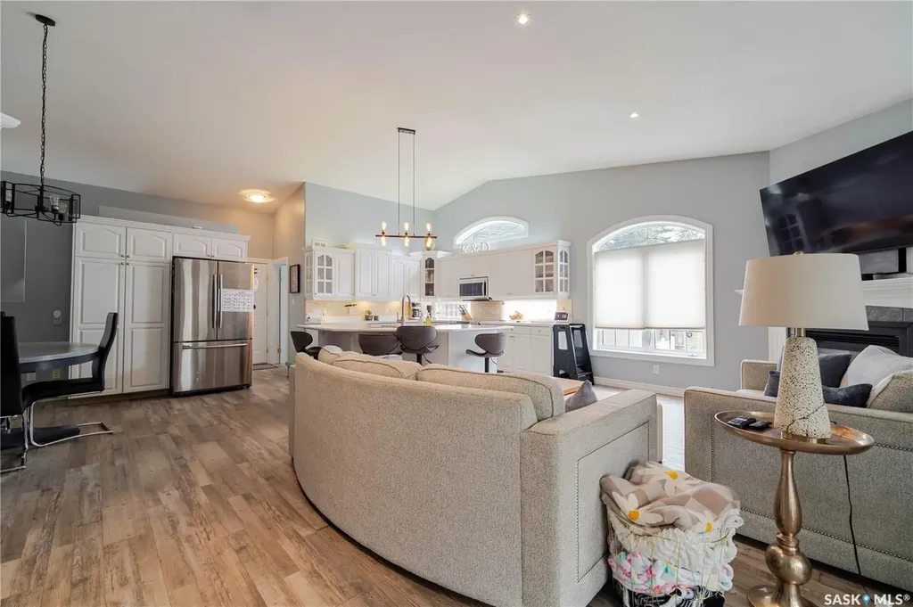 1054 Monk Avenue Moose Jaw SK S6H 4E4