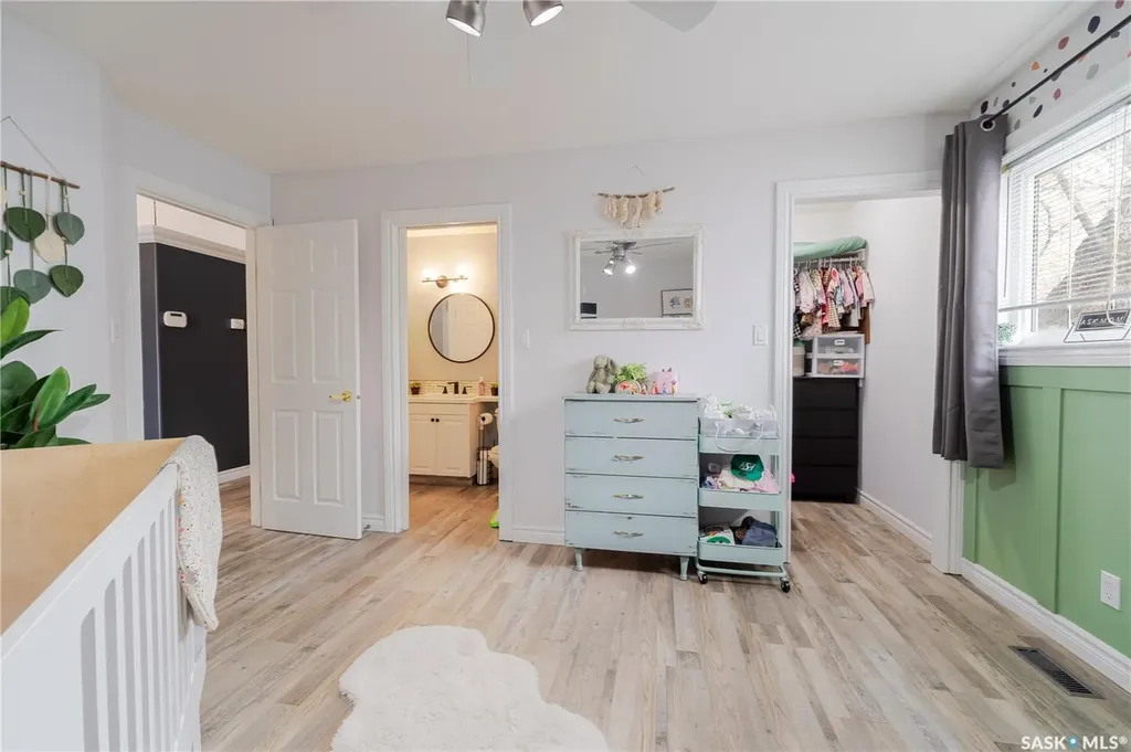 1054 Monk Avenue Moose Jaw SK S6H 4E4