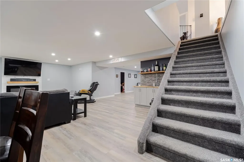 1054 Monk Avenue Moose Jaw SK S6H 4E4