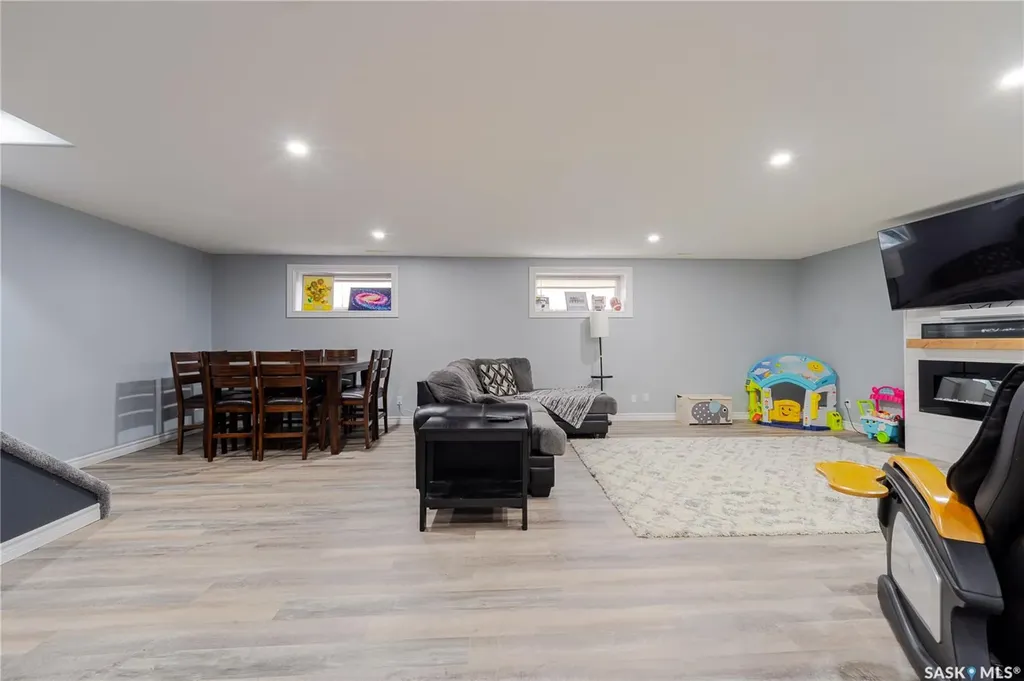 1054 Monk Avenue Moose Jaw SK S6H 4E4