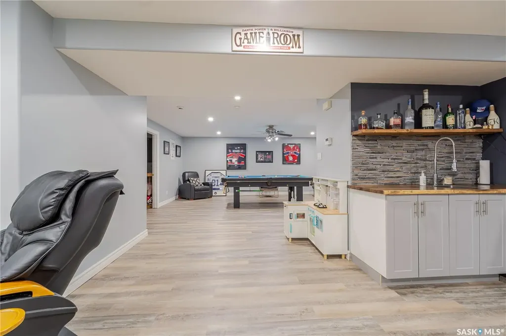 1054 Monk Avenue Moose Jaw SK S6H 4E4