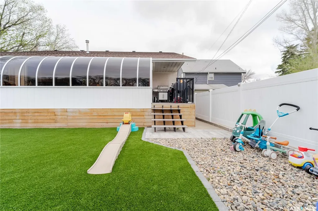 1054 Monk Avenue Moose Jaw SK S6H 4E4
