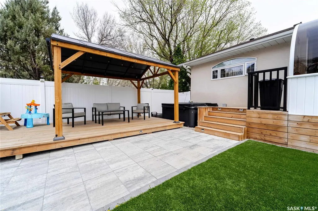 1054 Monk Avenue Moose Jaw SK S6H 4E4