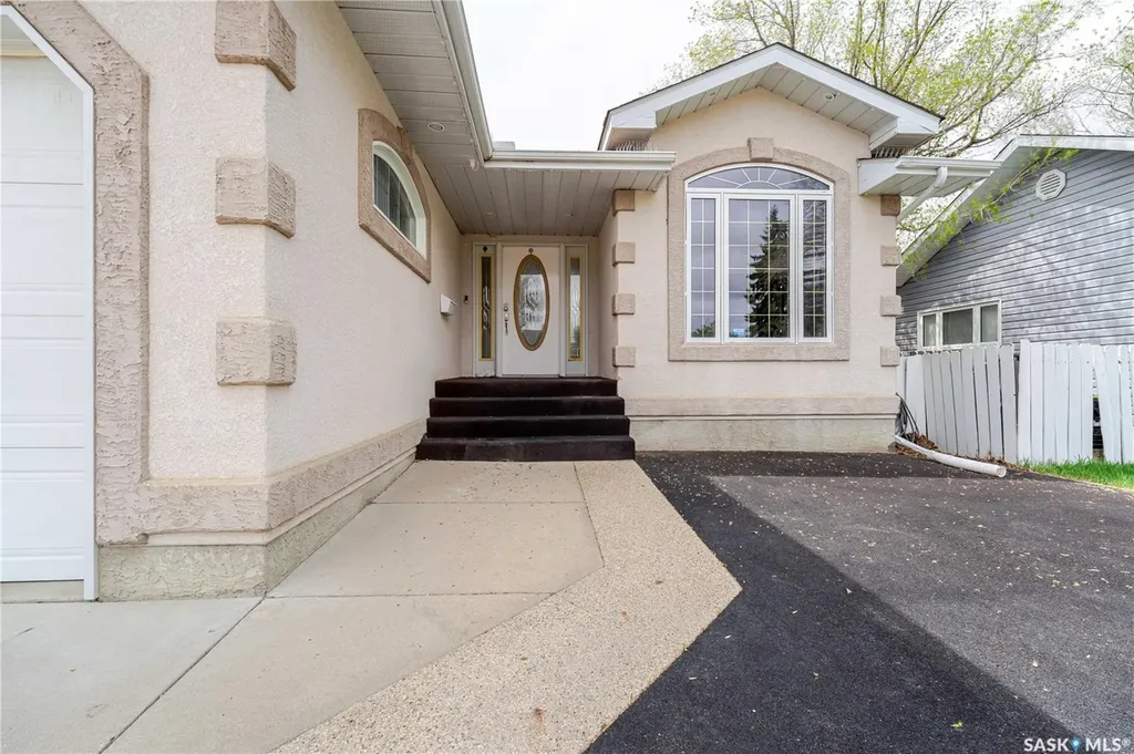 1054 Monk Avenue Moose Jaw SK S6H 4E4
